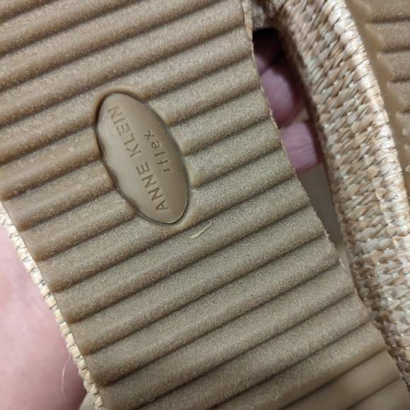Anne Klein neutral sandals - Picture 5 of 12